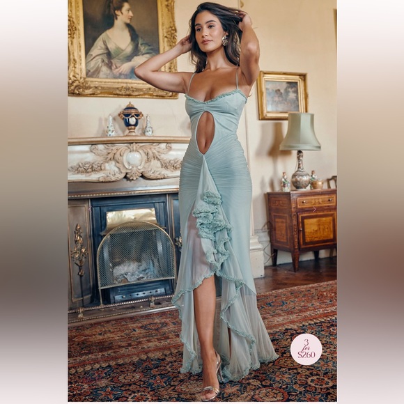 House of CB Dresses & Skirts - HOUSE OF CB "Gabriella" Pistachio Ruffled Front Gown NWOT